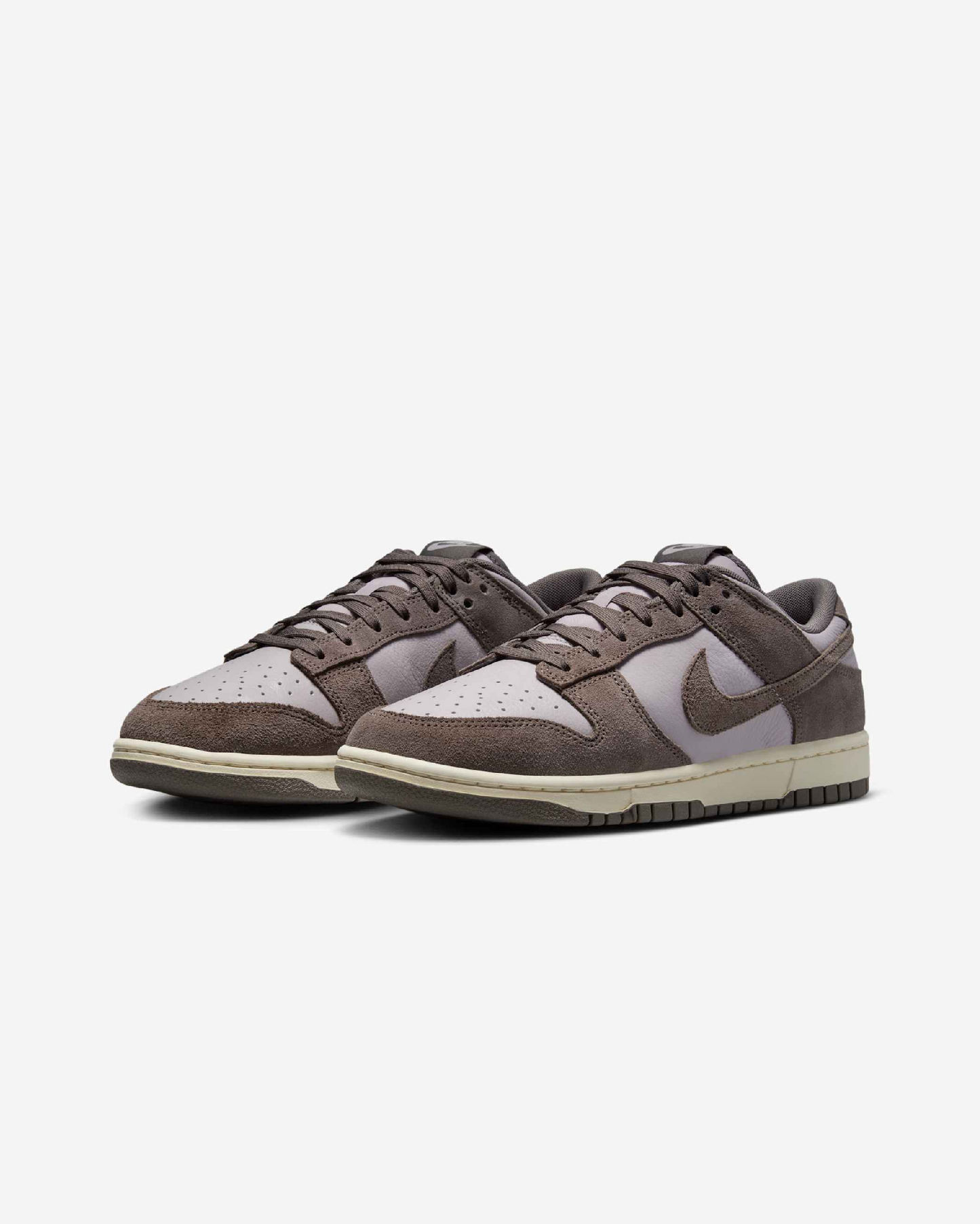NIKE DUNK LOW RETRO SE "PLATINUM VIOLET"