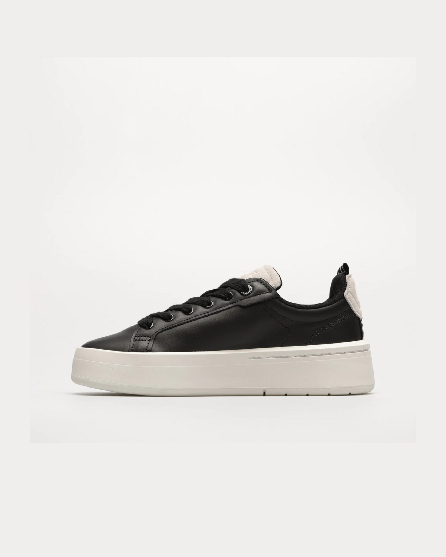 LACOSTE CARNABY PLAT 123 1 SFA - BLK/OFF WHT