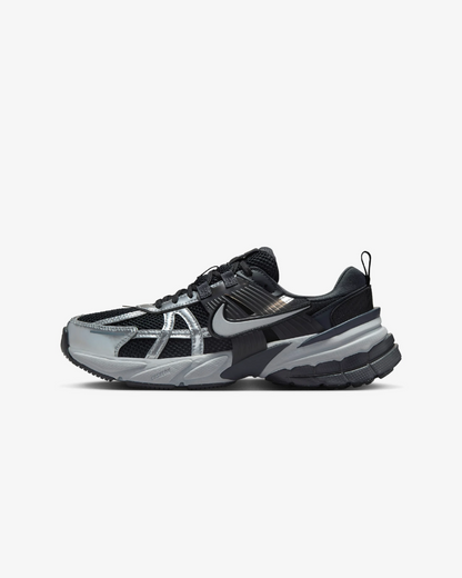NIKE V2K RUN "BLACK METALLIC"