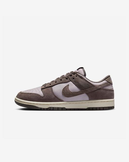 NIKE DUNK LOW RETRO SE "PLATINUM VIOLET"