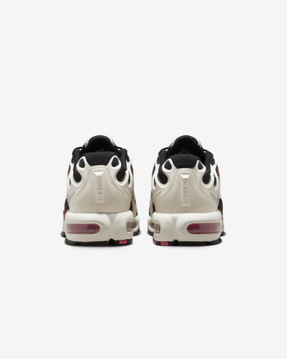 NIKE AIR MAX PLUS DRIFT ¨PHANTOM BLACK FIRE RED¨
