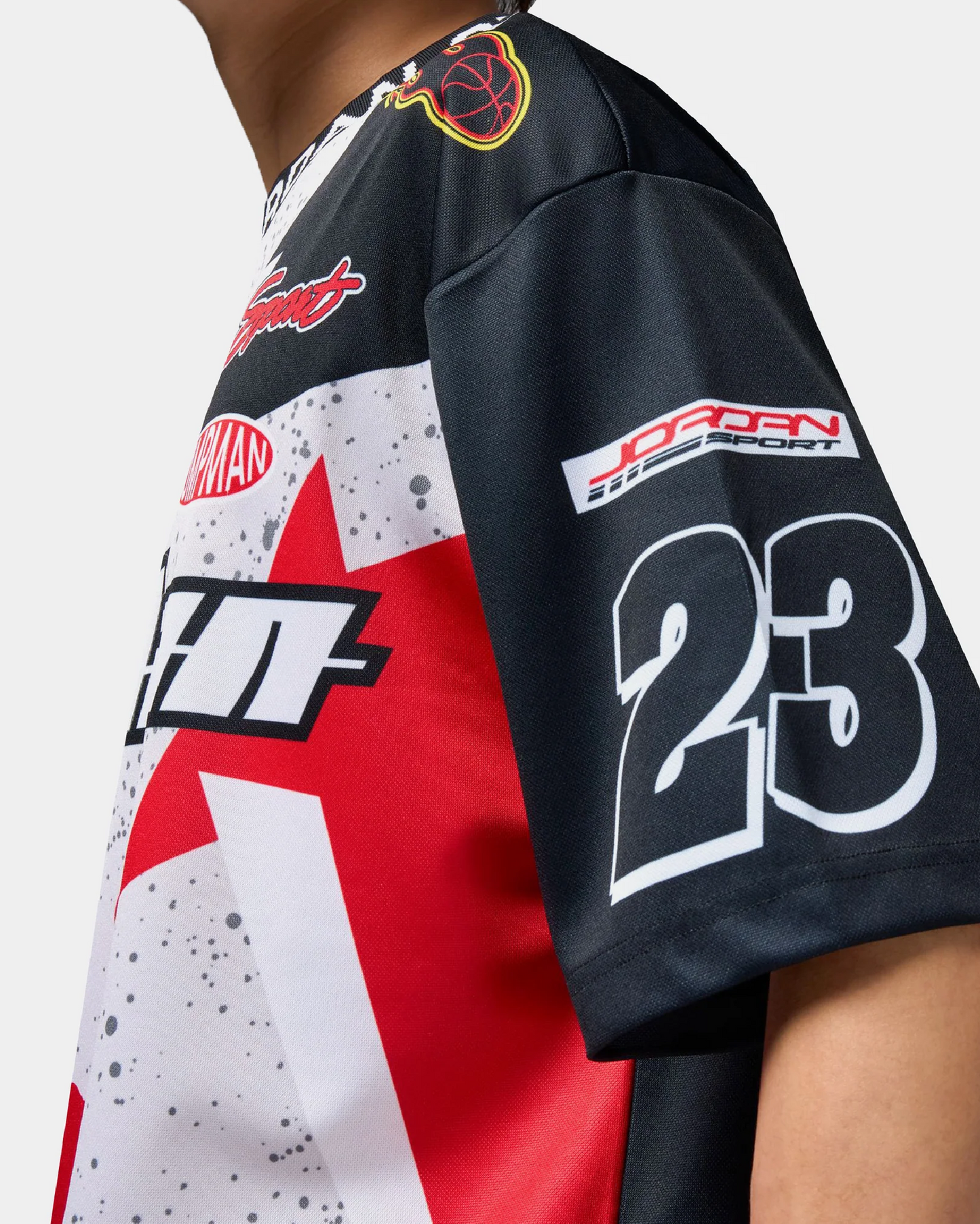 IB8813-011 - GRAPHIC ESSENIALS SHORT SLEEVE