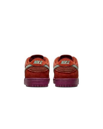 NIKE SB DUNK LOW PRO PRM - MYSTIC RED